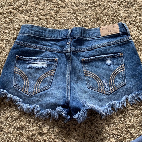 Hollister ripped Jean shorts - Picture 5 of 5